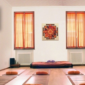 Lezioni di prova gratuite e incontri introduttivi hatha yoga e meditazione